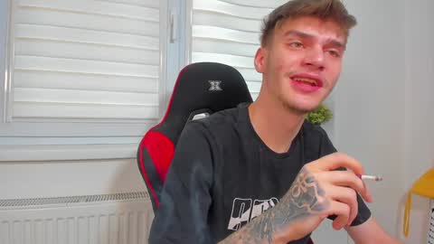 Snapshot of illusions888 chatting on December 15, 11:34 am D-Illusion online show from December 15, 11:34 am