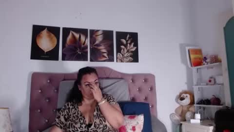 Snapshot of im_helenn_ chatting on September 24, 9:54 pm Hellen online show from September 24, 9:54 pm
