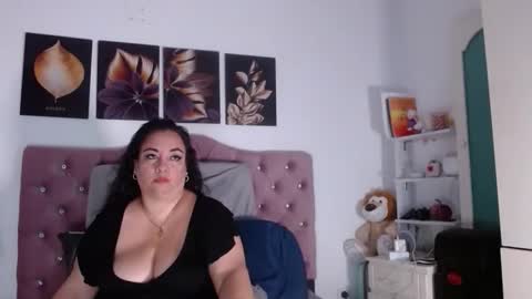 Snapshot of im_helenn_ chatting on October 1, 6:34 am Hellen online show from October 1, 6:34 am