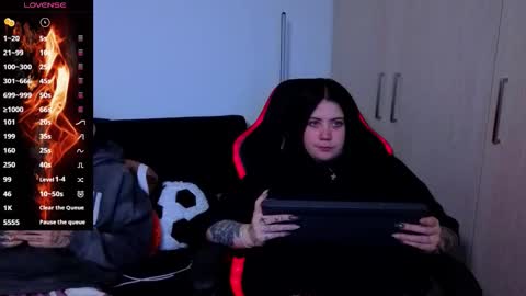 Laia online show from December 1, 12:30 am