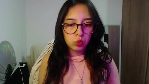 Snapshot of im_misssilver chatting on October 1, 2:21 am im_misssilver online show from October 1, 2:21 am