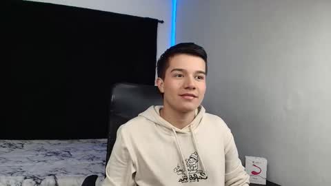 im_tommyrosse online show from October 28, 8:32 pm