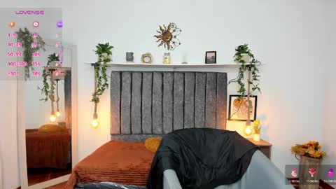 im_tulipan online show from April 1, 8:50 pm