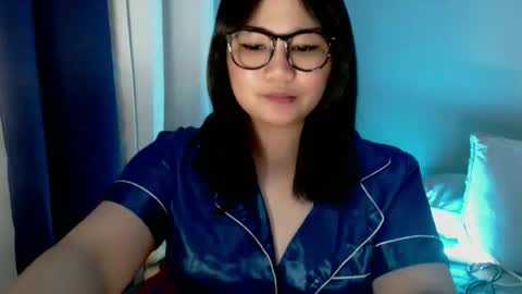 Snapshot of im_ur_cutiewife chatting on October 25, 7:25 pm cherryl online show from October 25, 7:25 pm