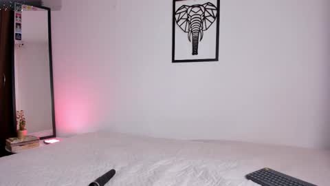 Emily  But you can tell me Emi online show from February 14, 9:06 pm