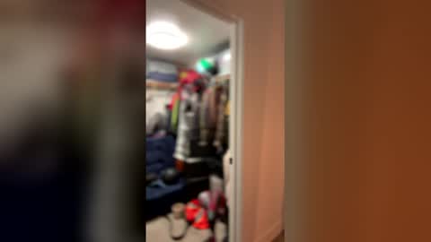 imlightskn online show from March 19, 11:04 am