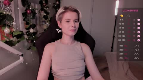 Mia online show from December 23, 8:36 pm