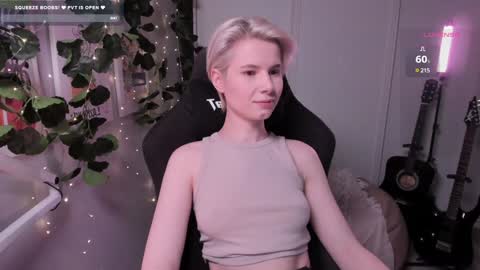 Mia online show from February 4, 1:06 pm