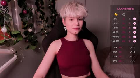 Mia online show from December 10, 5:11 pm