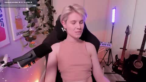 Mia online show from February 23, 1:21 pm