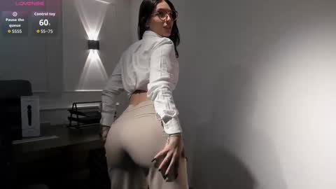 Karen  online show from November 21, 8:29 pm