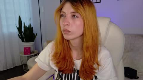 Snapshot of imsiennabellucci chatting on October 16, 9:46 pm Sienna online show from October 16, 9:46 pm