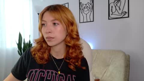 Snapshot of imsiennabellucci chatting on September 15, 8:43 pm Sienna online show from September 15, 8:43 pm