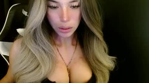 Queen Gwen online show from October 31, 2:45 am