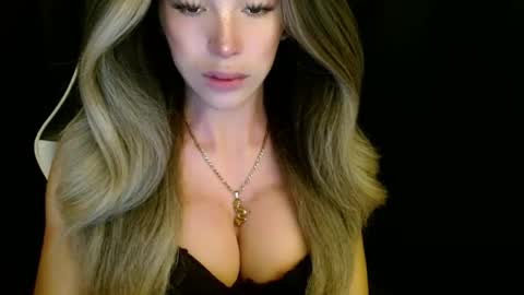 Queen Gwen online show from November 16, 4:47 am