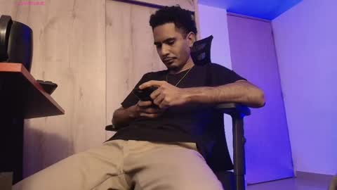 Daniel   thumb up me please its important Im new INDEPENDENT MODEL online show from April 16, 5:29 am