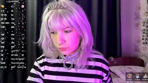 Lola online show from November 9, 7:05 pm