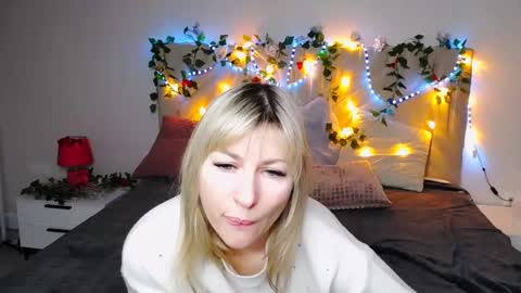 Snapshot of incredible_ariela chatting on March 6, 2:29 pm incredible_ariela online show from March 6, 2:29 pm