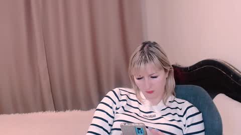 Snapshot of incredible_ariela chatting on February 2, 1:30 pm incredible_ariela online show from February 2, 1:30 pm