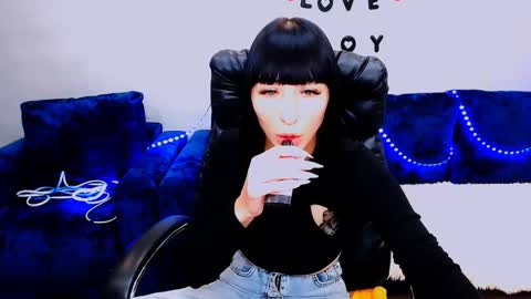Snapshot of incredible_ariela chatting on September 25, 10:11 am incredible_ariela online show from September 25, 10:11 am