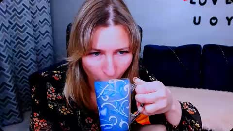 Snapshot of incredible_ariela chatting on October 12, 10:19 am incredible_ariela online show from October 12, 10:19 am