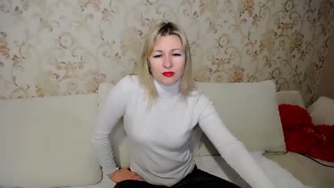 Snapshot of incredible_ariela chatting on February 5, 11:02 am incredible_ariela online show from February 5, 11:02 am