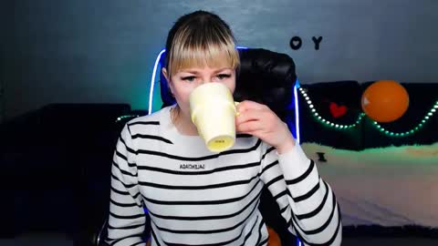 Snapshot of incredible_ariela chatting on March 7, 10:35 am incredible_ariela online show from March 7, 10:35 am