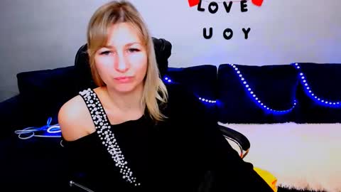 Snapshot of incredible_ariela chatting on September 27, 10:35 am incredible_ariela online show from September 27, 10:35 am