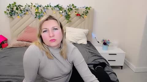 incredible_ariela online show from December 17, 2:24 pm