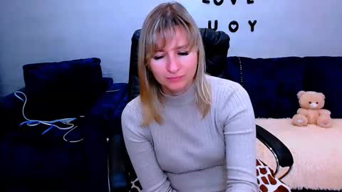 Snapshot of incredible_ariela chatting on September 13, 11:01 am incredible_ariela online show from September 13, 11:01 am
