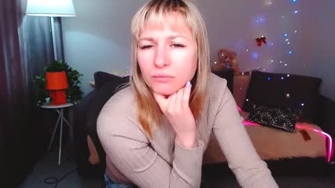 Snapshot of incredible_ariela chatting on February 26, 9:12 am incredible_ariela online show from February 26, 9:12 am