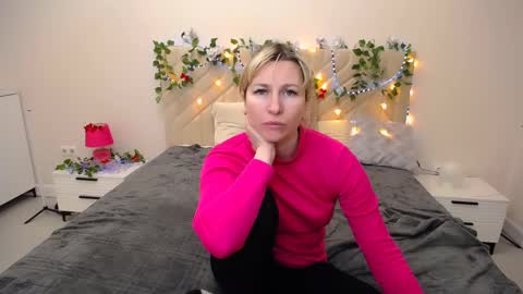 Snapshot of incredible_ariela chatting on February 21, 1:00 pm incredible_ariela online show from February 21, 1:00 pm