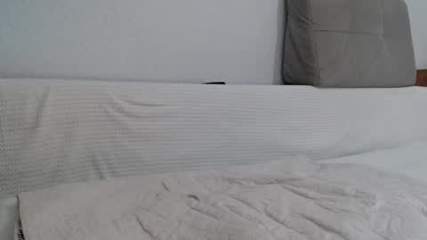 Snapshot of increible_della chatting on December 28, 10:13 pm Della online show from December 28, 10:13 pm