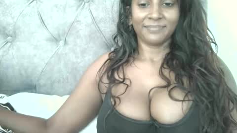 Snapshot of indianjasmin chatting on September 30, 7:19 am priya online show from September 30, 7:19 am