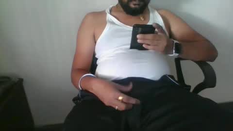 Snapshot of indianlover1433 chatting on February 6, 9:11 am Indian lover online show from February 6, 9:11 am