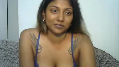 indianqtpie6 online show from May 12, 6:28 pm