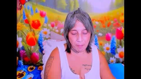 indianroxy27 online show from March 24, 6:36 pm