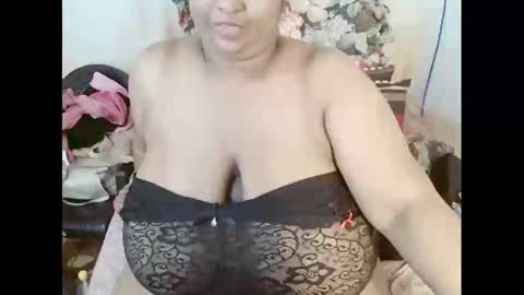 Snapshot of indiantasha chatting on February 5, 10:33 pm indiantasha online show from February 5, 10:33 pm