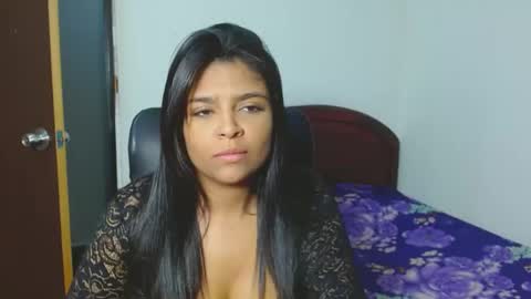 Snapshot of indica_18 chatting on February 4, 1:23 am Aleja vallejo online show from February 4, 1:23 am