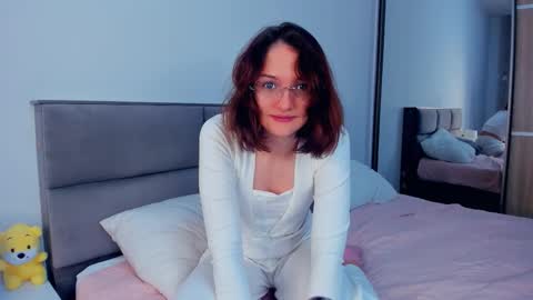 Kira online show from November 12, 4:26 am