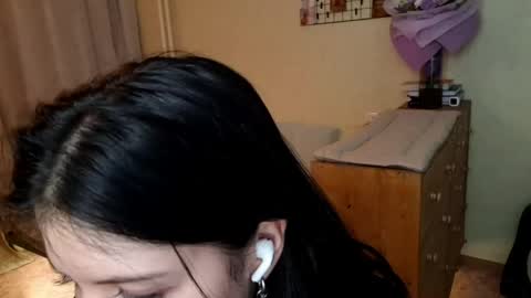 Mia online show from April 11, 1:48 pm