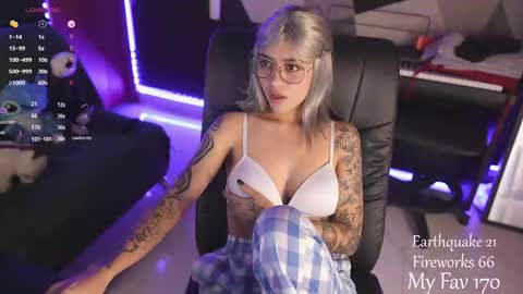 Snapshot of inkbodyy chatting on October 7, 1:34 am Dayana online show from October 7, 1:34 am