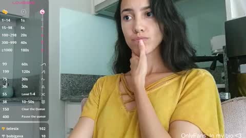 Laroa online show from March 31, 7:03 pm