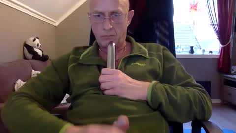 insignia20 online show from December 4, 12:05 pm