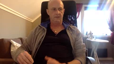 insignia20 online show from December 17, 11:39 am