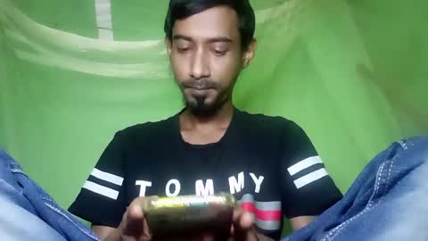 interne8famous online show from January 11, 12:00 pm