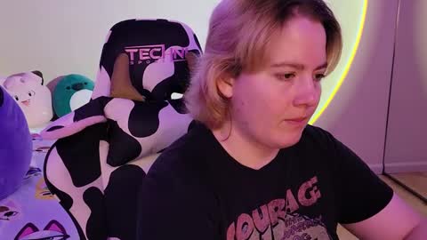 Faye online show from December 29, 1:56 am