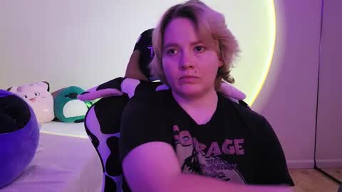 Faye online show from December 17, 7:48 pm