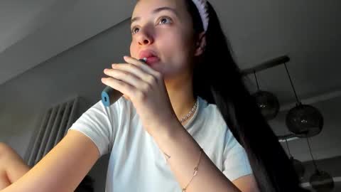 Snapshot of irenevon chatting on October 8, 5:35 am Ir s room online show from October 8, 5:35 am