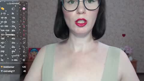 Snapshot of irenlarasani chatting on March 7, 9:18 am IrenLarasani online show from March 7, 9:18 am